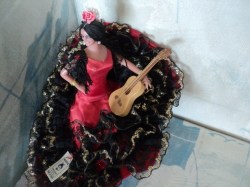 7.5'' 2 SPANISH MARIN DANCER DOLLS RED/BLACK GUITAR STAND,TAG 951